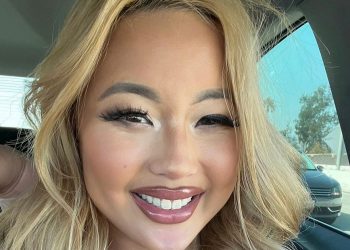 0 OnlyFans model spills beans on making the Mile High Club as she details kinky romp – TodayHeadline