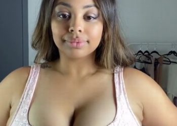 2 People ask me why I got a breast reduction I just want to wear pretty small boob tops – TodayHeadline