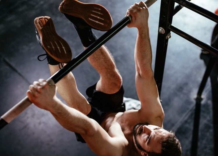 BreakingMuscle.com Featured Image 1600x900 A person doing toes to bar exercise – TodayHeadline