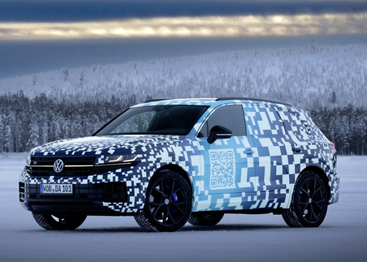 Volkswagen Touareg prototype prances through the snow – TodayHeadline