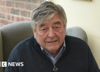 Norfolk council sorry for wrongly telling man he is dead