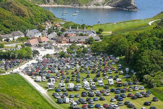 Car parks were definitely filling up at beaches across the south coast today as people flocked to the beach