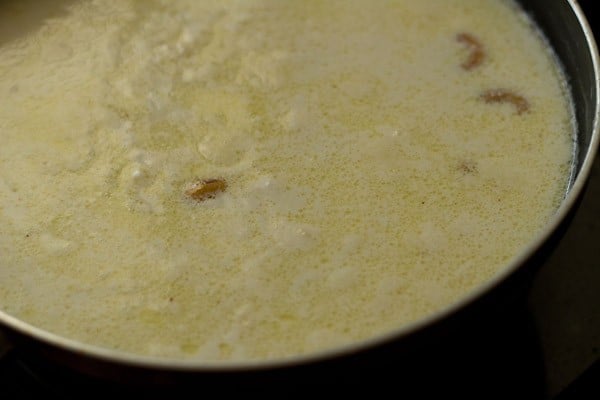 simmering suji ki kheer mixture in pan.