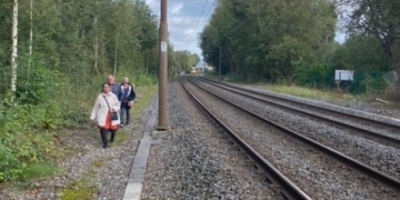Moment passengers told to evacuate tram and walk along tracks after Metrolink incident