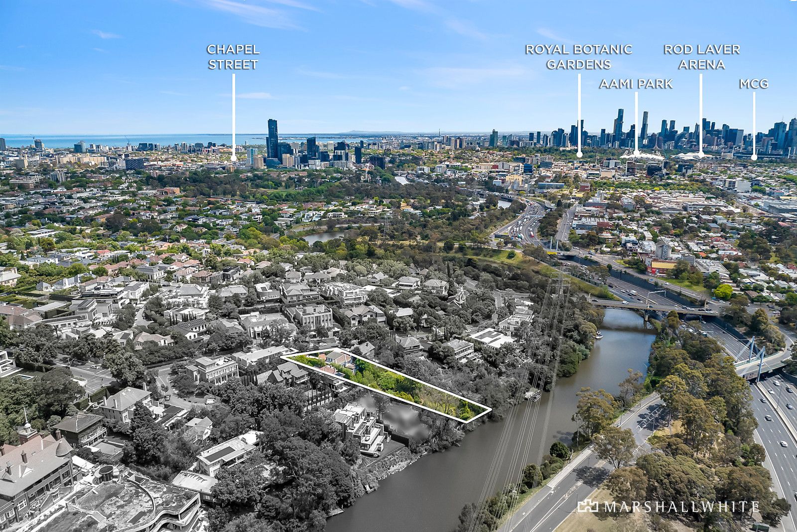 Elite private schools, Heyington station, and Toorak Village Centre are all within walking distance from the property