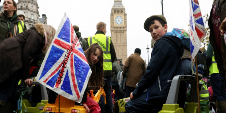 Farmers protest against inheritance tax changes