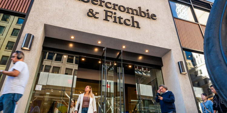 Abercrombie expects a strong holiday quarter as growth run continues