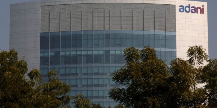 © Reuters. FILE PHOTO: The logo of the Adani Group is seen on the facade of its Corporate House on the outskirts of Ahmedabad, India, November 22, 2024. REUTERS/Amit Dave/File Photo