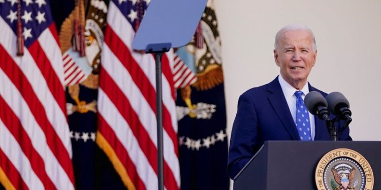 © Reuters. U.S. President Joe Biden delivers remarks from the Rose Garden of the White House in Washington, U.S., November 26, 2024. REUTERS/Nathan Howard