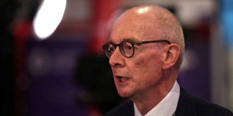 © Reuters. FILE PHOTO: Britain’s Labour Party National Campaign Co-ordinator Pat McFadden takes part in a television interview at the Labour Party annual conference in Liverpool, Britain, October 10, 2023. REUTERS/Phil Noble/File Photo