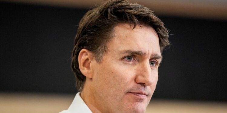 © Reuters. FILE PHOTO: Canada's Prime Minister Justin Trudeau makes an announcement at Aylesbury Public School in Brampton, Ontario, Canada, November 22, 2024. REUTERS/Carlos Osorio/File Photo