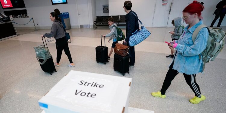 Charlotte airport workers voting on whether to strike during busy Thanksgiving travel week