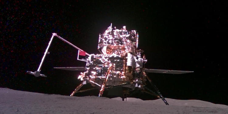 An image of the Chang'e 6 lander on the lunar surface at the far side of the moon