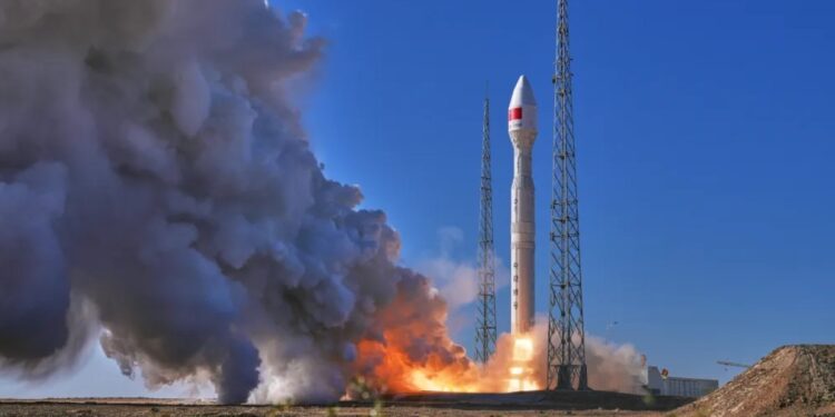 Chinese commercial Lijian-1 rocket launches 15 satellites