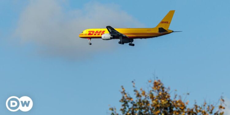 DHL freight plane crashes near Vilnius airport – DW – 11/25/2024