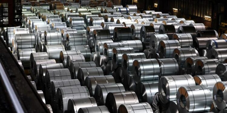 © Reuters. FILE PHOTO: Steel coils are waiting for delivery at the storage and distribution facility of German steel maker ThyssenKrupp in Duisburg, Germany, November 16, 2023. REUTERS/Wolfgang Rattay/File Photo