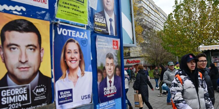 Far right in strong position as Romania votes in presidential election