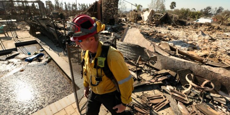 Favorable weather assists firefighters in battling the devastating Mountain fire