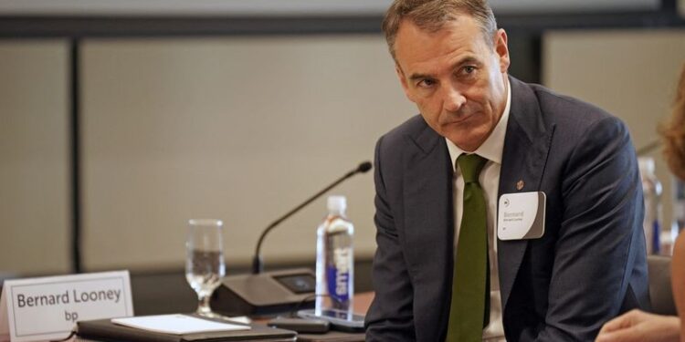 © Reuters. Bernard Looney, Chief Executive Officer of BP, looks on at an event attended by Prime Minister Rishi Sunak at the Business Roundtable during his visit to Washington, U.S., June 8, 2023. Niall Carson/Pool via REUTERS/File Photo