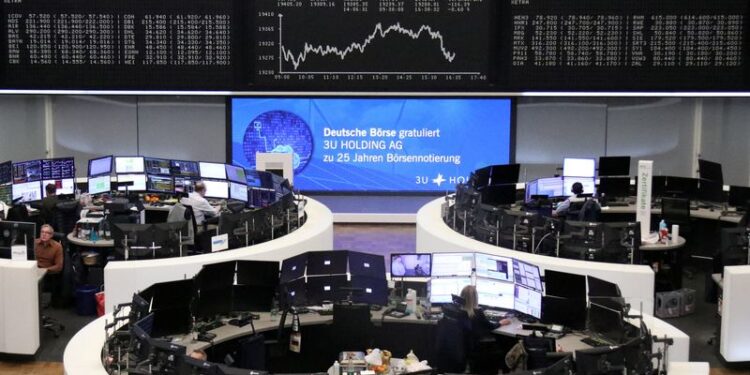 © Reuters. The German share price index DAX graph is pictured at the stock exchange in Frankfurt, Germany, November 26, 2024. REUTERS/Staff