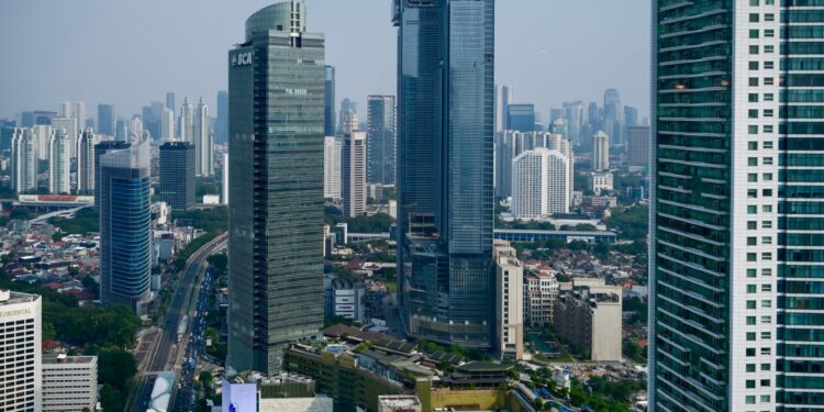 Indonesia’s shrinking middle class casts shadow on economic rise