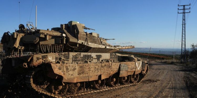 © Reuters. An Israeli tank maneuvers, amid cross-border hostilities between Hezbollah and Israel, by Israel's border with Lebanon in northern Israel, November 26, 2024. REUTERS/Ayal Margolin