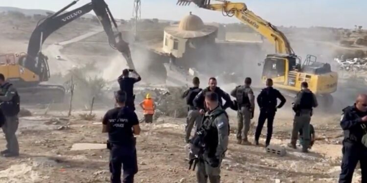 Israeli forces demolish mosque in Negev