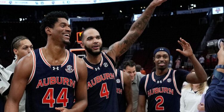 Kansas still No. 1 in AP Top 25; Gonzaga, Auburn into top 5