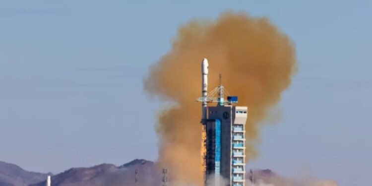 Long March 2C launches 4 PIESAT-2 commercial radar satellites