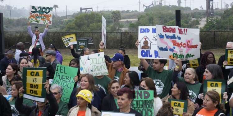 Los Angeles oil field owner sues California over law