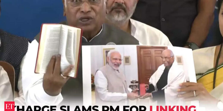 Maharashtra Polls: Mallikarjun Kharge displays PM Modi’s old photo with ‘Red Book’ of Constitution, calls him ‘liar’