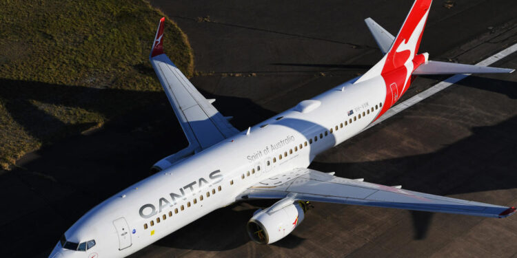 Passengers 'jolted' after Qantas plane suffers engine failure