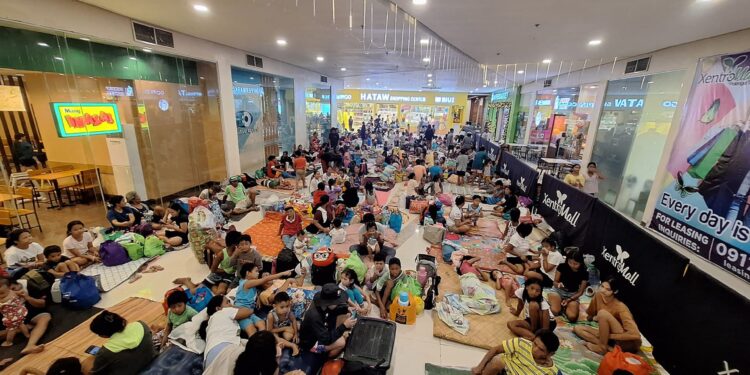 Philippines evacuates thousands as Super Typhoon Man-yi nears