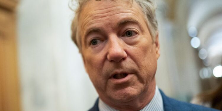 © Reuters. FILE PHOTO: U.S. Senator Rand Paul (R-KY) speaks with members of the media ahead of a Senate vote to begin work on a bill that includes aid for Ukraine, Israel and Taiwan in Washington, U.S., February 9, 2024. REUTERS/Nathan Howard/File Photo