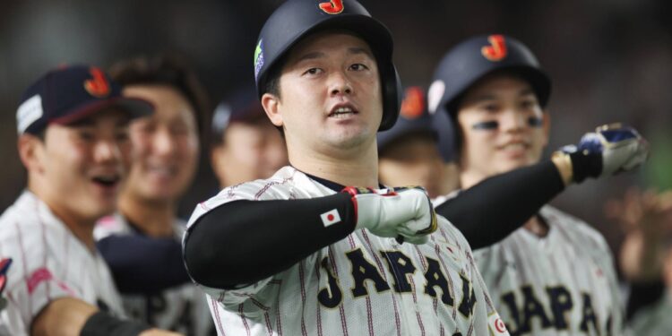 Shugo Maki hits grand slam to power Japan to victory over Venezuela at Premier12