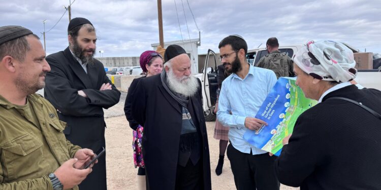 Touring Gaza border region, senior Haredi minister calls for renewing settlement