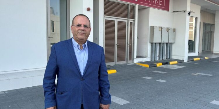 © Reuters. Former Israeli Druze politician Ayoob Kara at a Rimon Market kosher store, which was managed by Zvi Kogan, Dubai, November 24, 2024. REUTERS/Alexander Cornwell