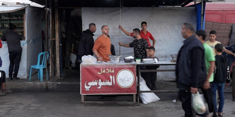 Video: War has reduced one of Gaza’s best-loved restaurants to a food kiosk