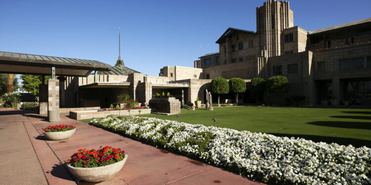 8-year-old boy dies after a statue falls on him at Arizona hotel