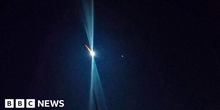 Asteroid lights up sky over Russia's far east