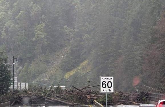 B.C. mudslide shuts down Sea to Sky Highway