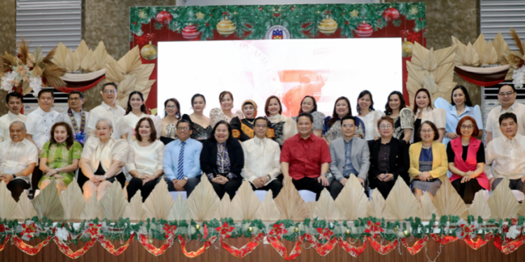 COA recognizes 20 execs for completing devt program