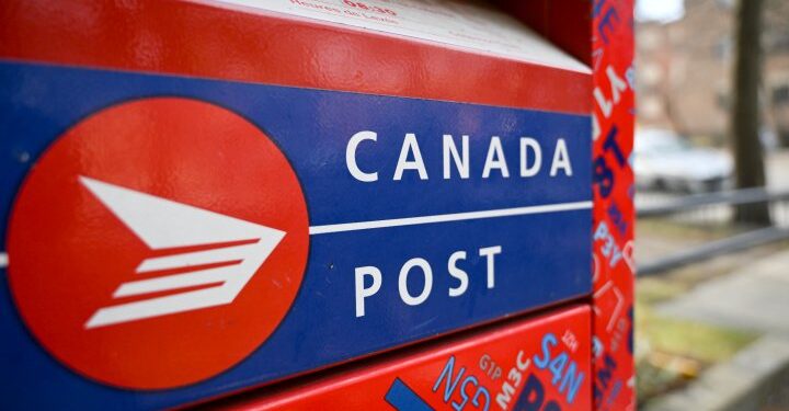 Canada Post, union still at odds as strike nears 1 month - National