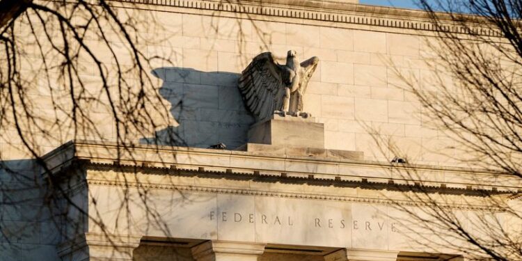 © Reuters. FILE PHOTO: The Federal Reserve building is seen in Washington, U.S., January 26, 2022. REUTERS/Joshua Roberts/File Photo