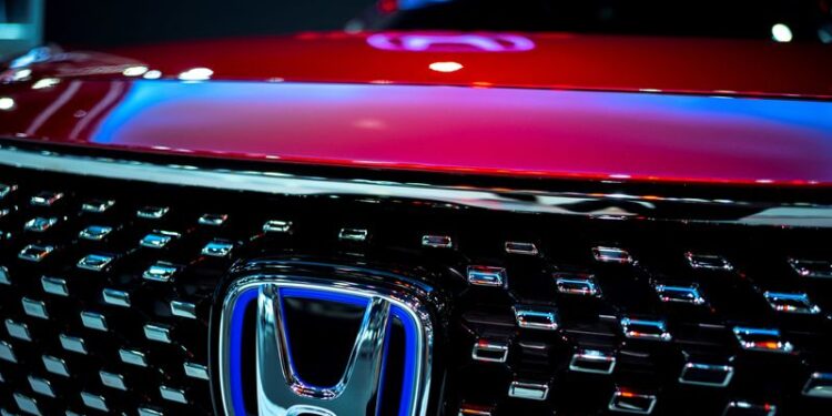 © Reuters. FILE PHOTO: The Honda Motor logo is pictured at the 43rd Bangkok International Motor Show, in Bangkok, Thailand, March 22, 2022. REUTERS/Athit Perawongmetha/File Photo