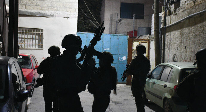 How female IDF troops raid, detain suspects in Bethlehem - Israel News