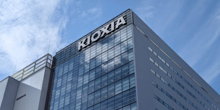 Korean chipmakers weigh options as Kioxia goes public