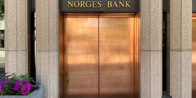 © Reuters. FILE PHOTO: A view shows the building of Norway’s central bank (Norges Bank) in Oslo, Norway, June 23, 2022.  REUTERS/Victoria Klesty/File Photo