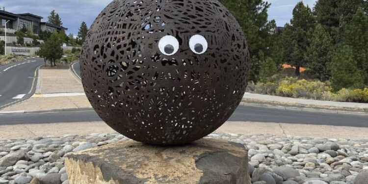 Oregon city asks people to please stop putting googly eyes on public art as prank becomes tourist attraction